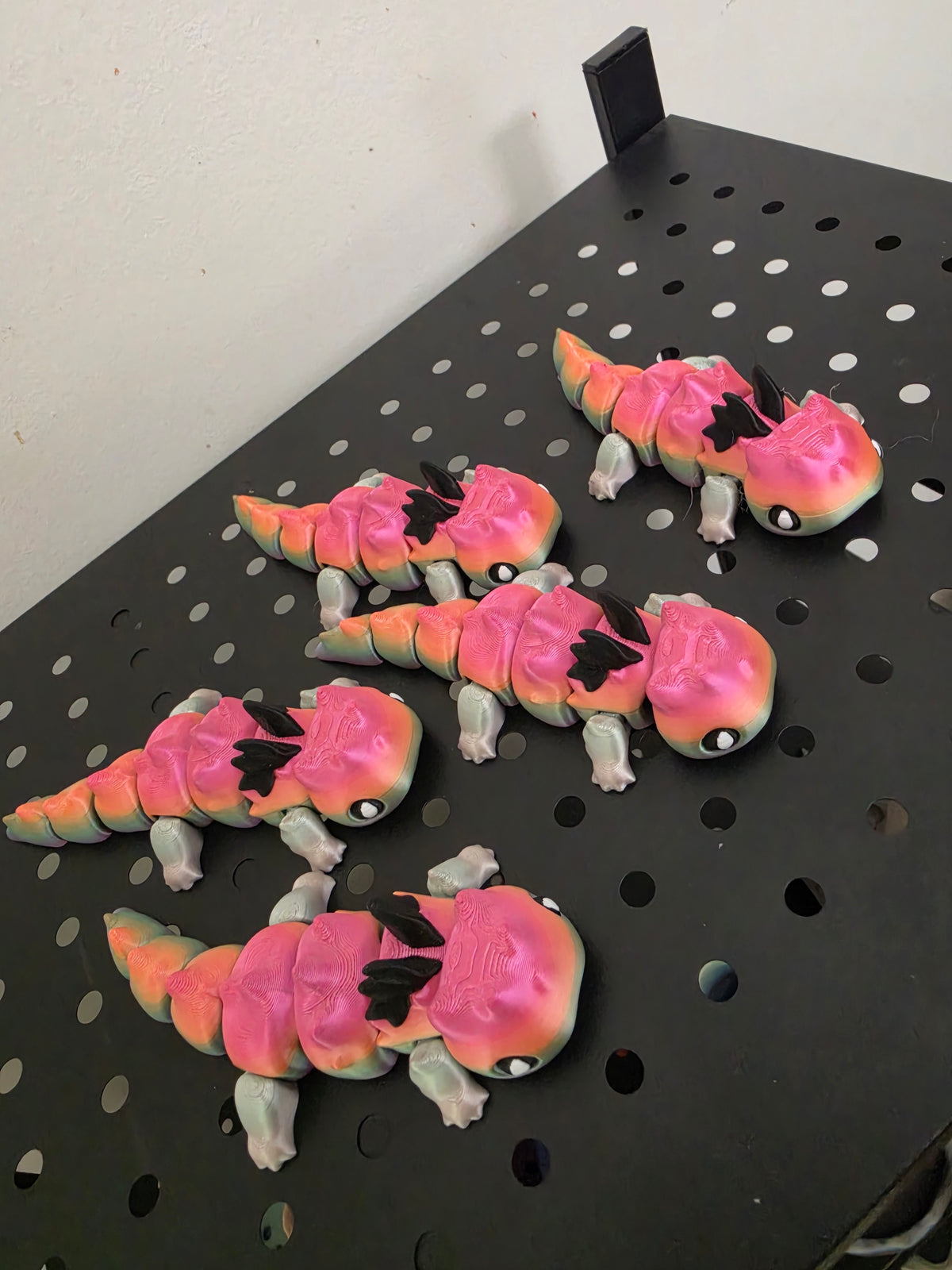 Dramander 3D-printed salamander-dragon fantasy figurine showing its sculpted details.