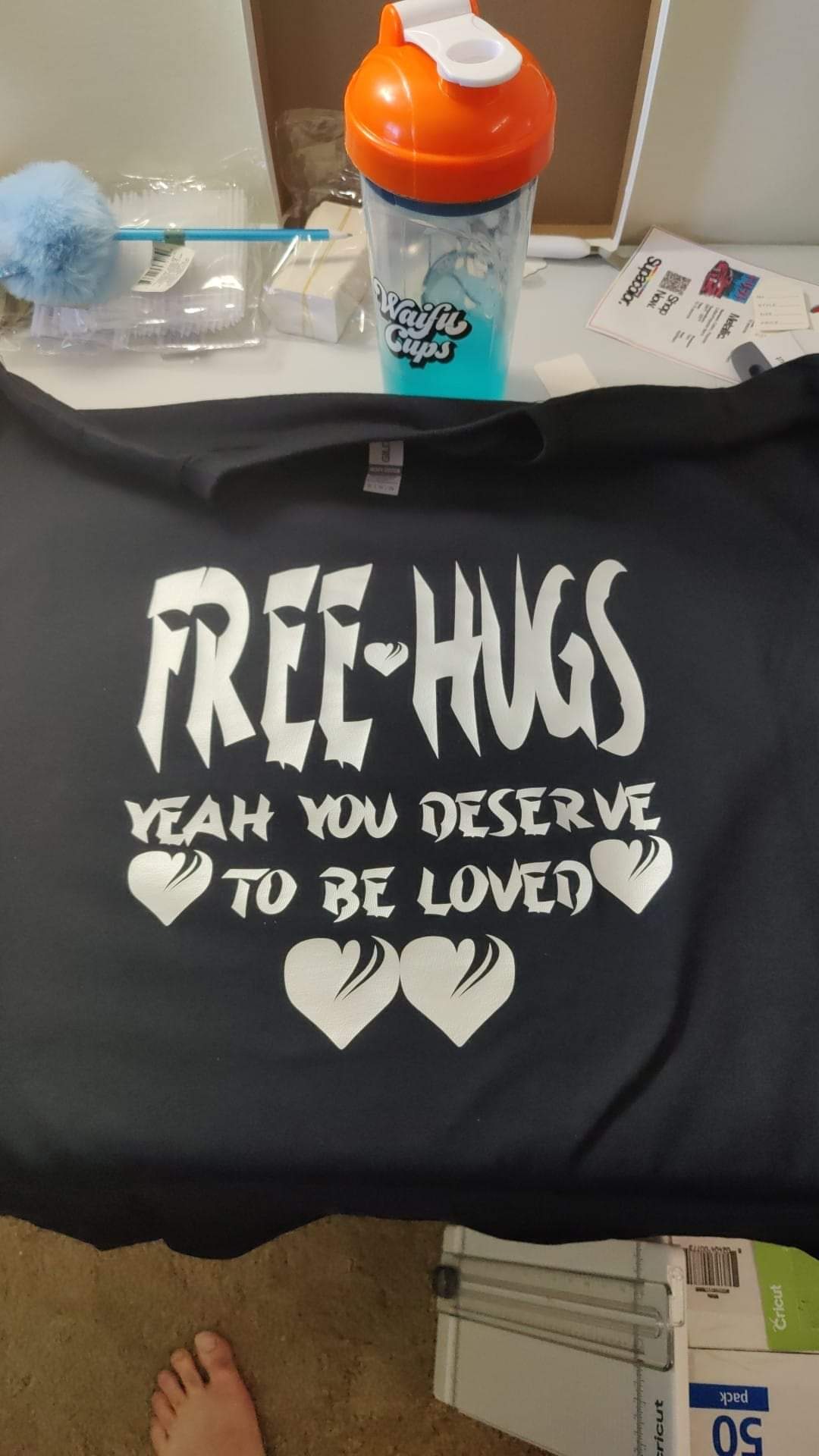 FREE HUGS HOODIE
